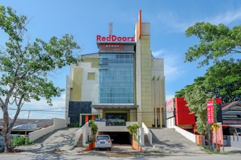 Hotel Benua Kendari by RedDoorz